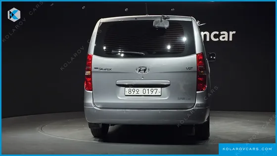 HYUNDAI STAREX VAN 5-SEATER