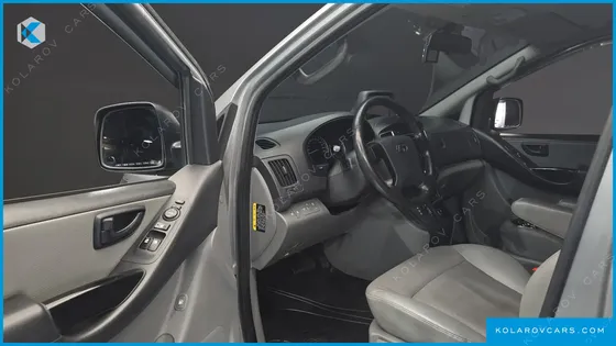 HYUNDAI STAREX VAN 5-SEATER