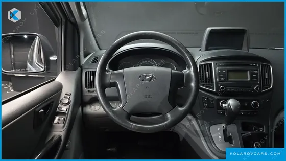 HYUNDAI STAREX VAN 5-SEATER