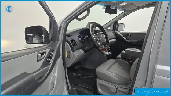 HYUNDAI STAREX VAN 3-SEATER