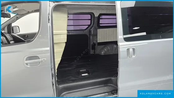 HYUNDAI STAREX VAN 3-SEATER