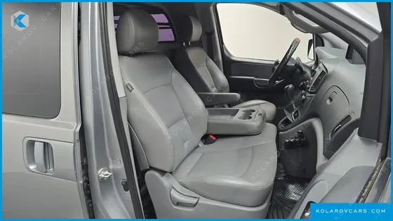HYUNDAI STAREX VAN 3-SEATER