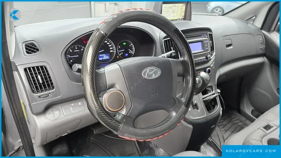 HYUNDAI STAREX VAN 3-SEATER