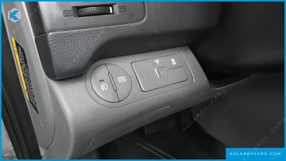 HYUNDAI STAREX VAN 3-SEATER