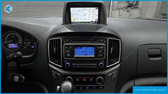 HYUNDAI STAREX VAN 3-SEATER