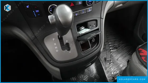 HYUNDAI STAREX WAGON 11-SEATER