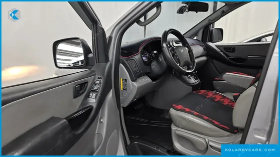 HYUNDAI STAREX WAGON 11-SEATER