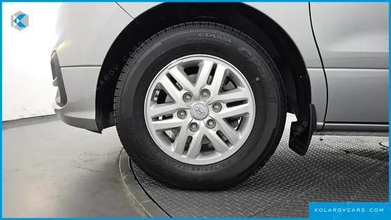 HYUNDAI STAREX VAN 5-SEATER
