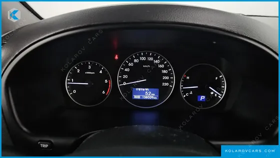 HYUNDAI STAREX VAN 5-SEATER