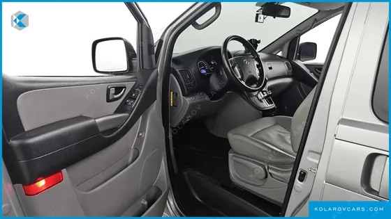 HYUNDAI STAREX VAN 5-SEATER