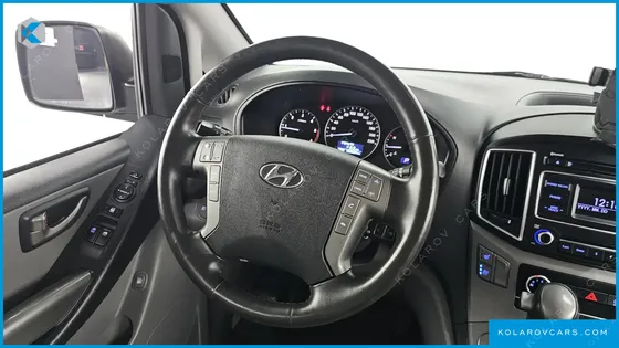 HYUNDAI STAREX VAN 5-SEATER