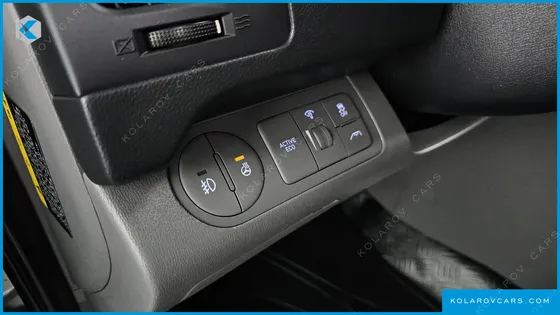 HYUNDAI STAREX VAN 5-SEATER