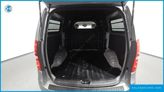 HYUNDAI STAREX VAN 5-SEATER