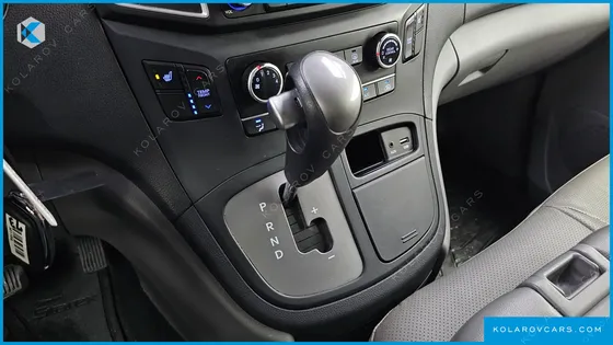 HYUNDAI STAREX WAGON 12-SEATER