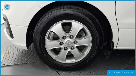 HYUNDAI STAREX URBAN 9-SEATER