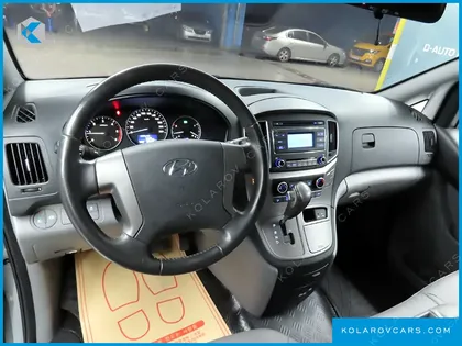 HYUNDAI STAREX VAN 3-SEATER