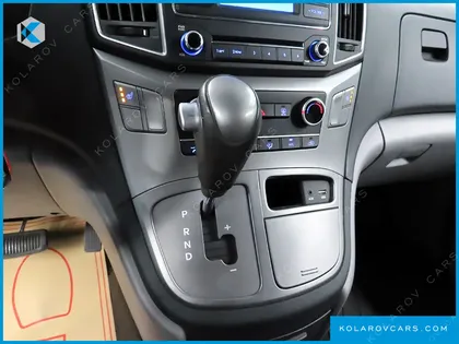 HYUNDAI STAREX VAN 3-SEATER