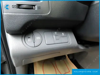 HYUNDAI STAREX VAN 3-SEATER