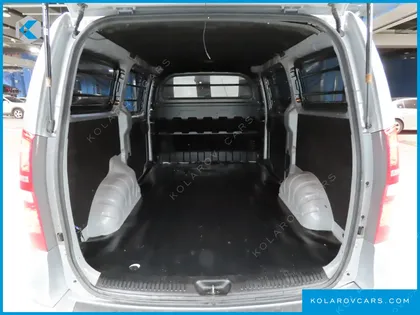 HYUNDAI STAREX VAN 3-SEATER