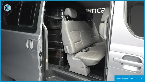 HYUNDAI STAREX VAN 5-SEATER
