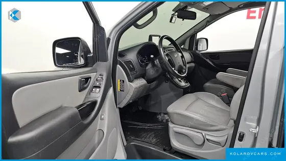 HYUNDAI STAREX VAN 5-SEATER