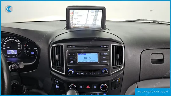 HYUNDAI STAREX VAN 5-SEATER
