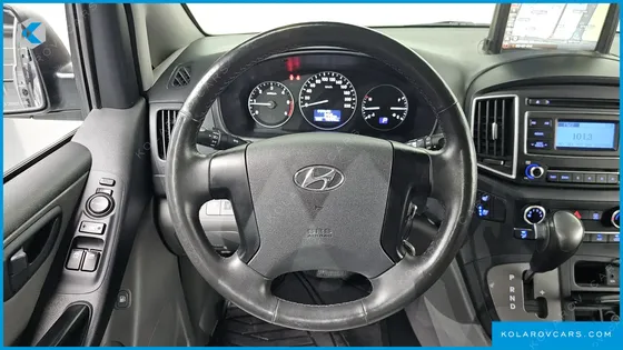 HYUNDAI STAREX VAN 5-SEATER