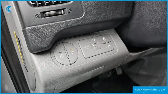 HYUNDAI STAREX VAN 5-SEATER