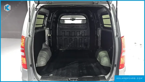 HYUNDAI STAREX VAN 5-SEATER