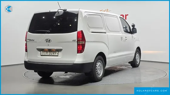 HYUNDAI STAREX VAN 3-SEATER