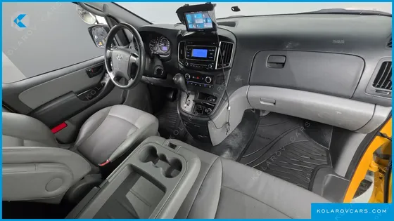 HYUNDAI STAREX VAN 3-SEATER