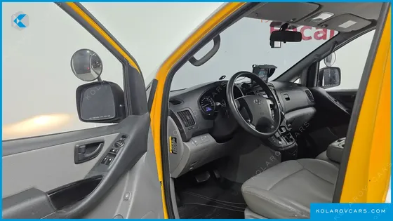 HYUNDAI STAREX VAN 3-SEATER