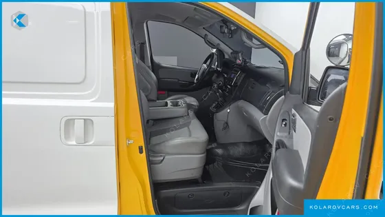 HYUNDAI STAREX VAN 3-SEATER