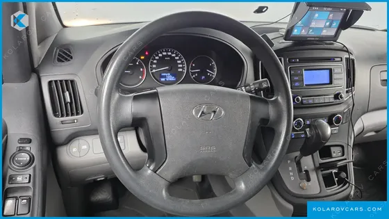 HYUNDAI STAREX VAN 3-SEATER