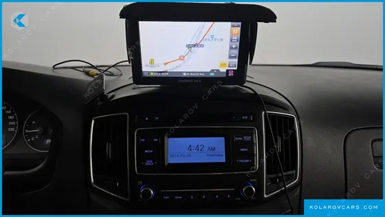 HYUNDAI STAREX VAN 3-SEATER