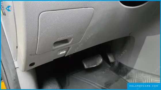 HYUNDAI STAREX VAN 3-SEATER