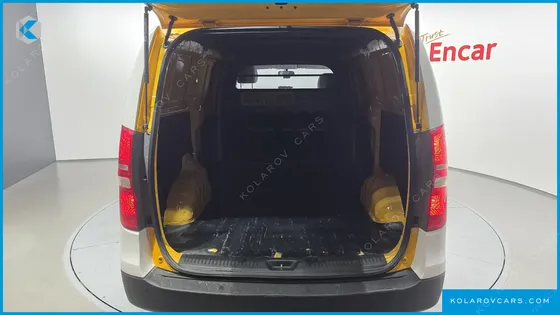 HYUNDAI STAREX VAN 3-SEATER