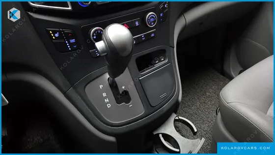 HYUNDAI STAREX WAGON 11-SEATER