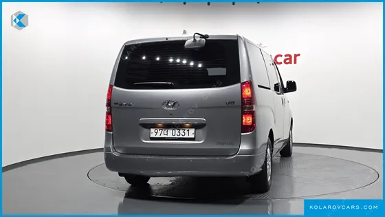 HYUNDAI STAREX VAN 5-SEATER