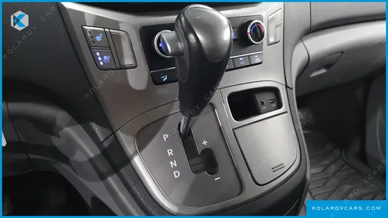 HYUNDAI STAREX VAN 5-SEATER