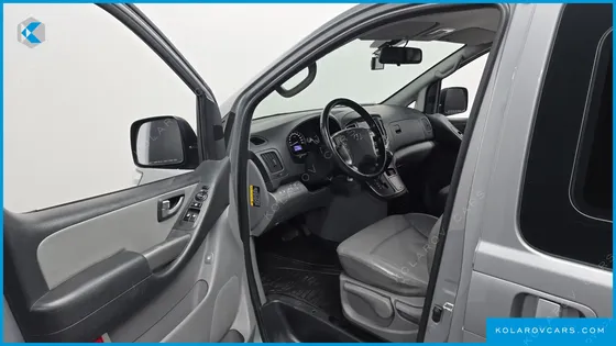 HYUNDAI STAREX VAN 5-SEATER