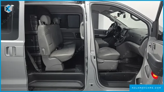 HYUNDAI STAREX VAN 5-SEATER
