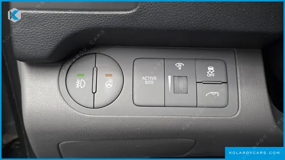 HYUNDAI STAREX VAN 5-SEATER