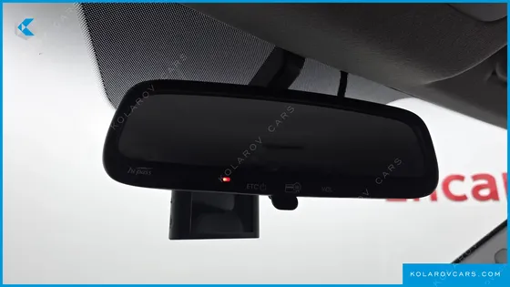 HYUNDAI STAREX VAN 5-SEATER