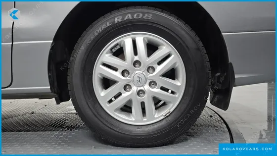 HYUNDAI STAREX VAN 5-SEATER