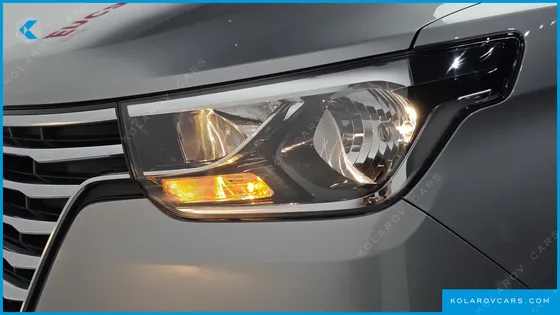 HYUNDAI STAREX VAN 5-SEATER