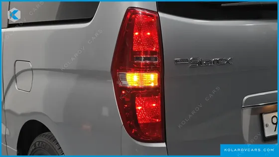 HYUNDAI STAREX VAN 5-SEATER
