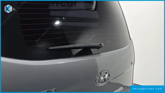 HYUNDAI STAREX VAN 5-SEATER