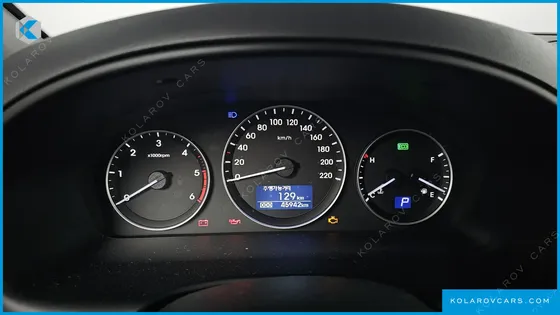 HYUNDAI STAREX VAN 3-SEATER