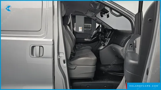 HYUNDAI STAREX VAN 3-SEATER